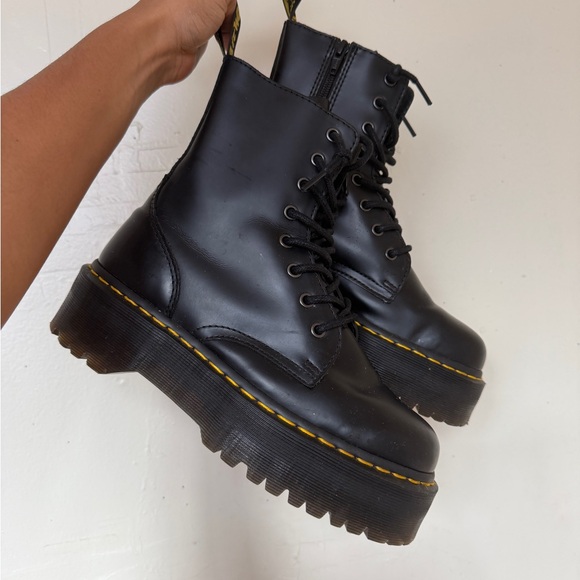 Dr. Martens Black Leather platform Boots - Picture 4 of 4